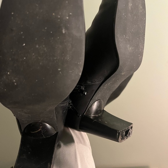 Black beautiful heeled boots ! Size 7.5 ! - Picture 3 of 4